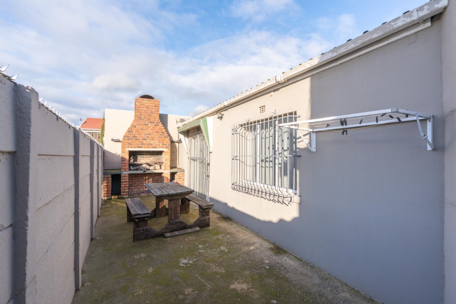 3 Bedroom Property for Sale in Bothasig Western Cape